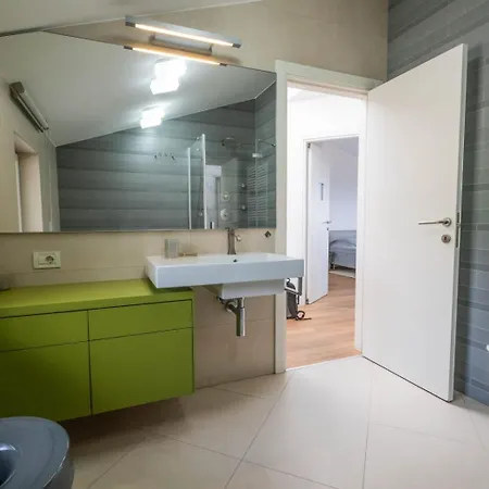 Quiet Living For Digital Nomads With Fast Wifi * Kostrena