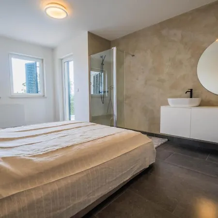 Quiet Living For Digital Nomads With Fast Wifi Homestay