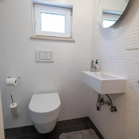 Quarto em Acomodações Particulares Quiet Living For Digital Nomads With Fast Wifi Kostrena