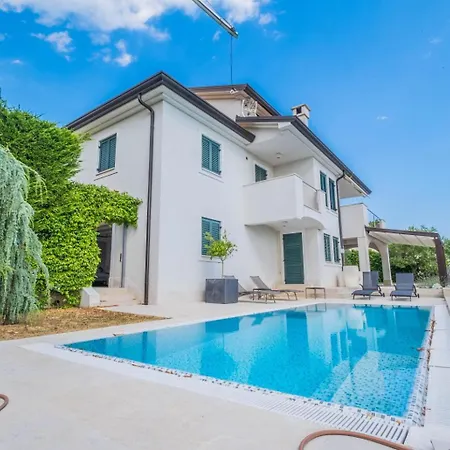 Quiet Living For Digital Nomads With Fast Wifi Homestay