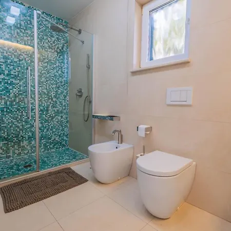 Quarto em Acomodações Particulares Quiet Living For Digital Nomads With Fast Wifi Kostrena