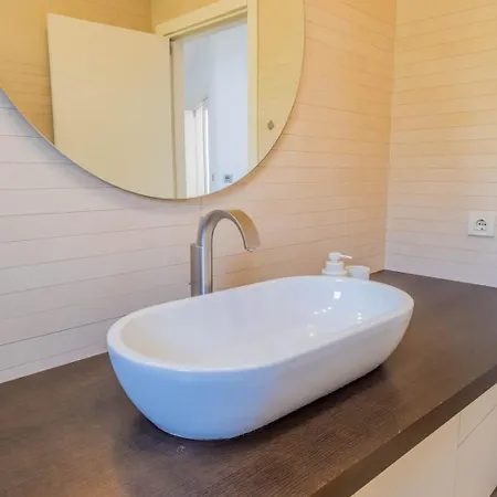 Quiet Living For Digital Nomads With Fast Wifi *